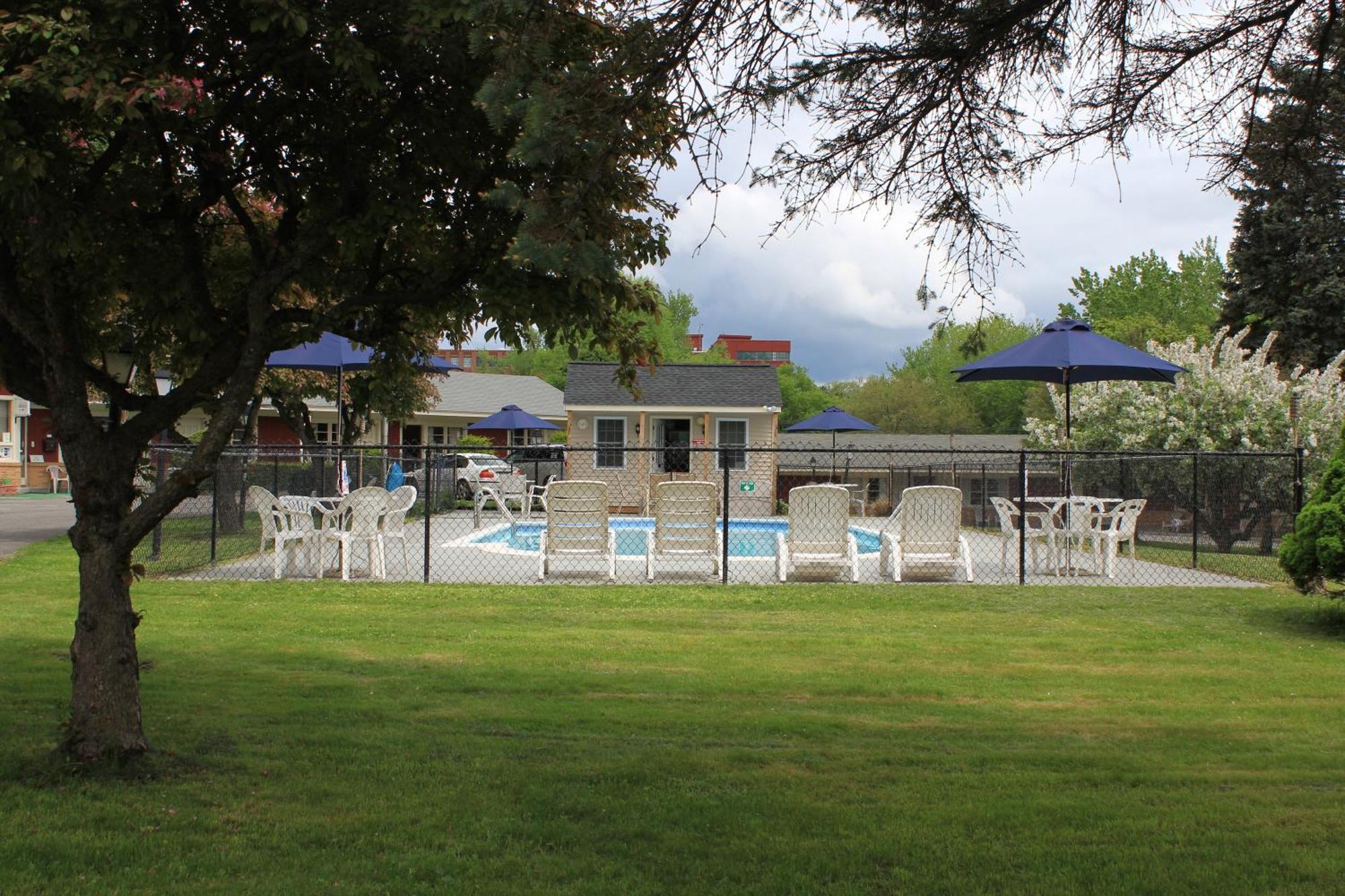 Berkshire Inn Питсфилд Экстерьер фото