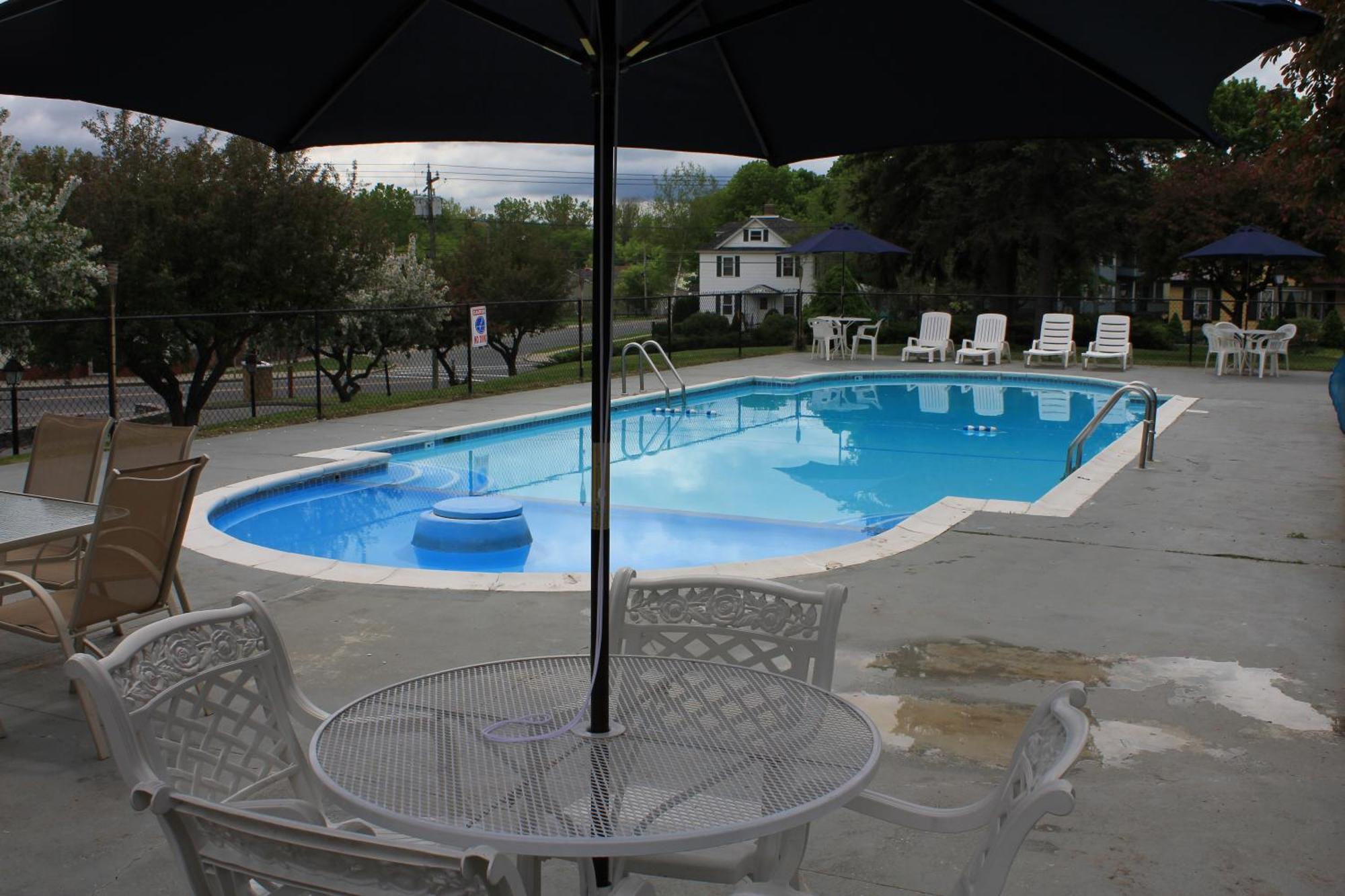 Berkshire Inn Питсфилд Экстерьер фото