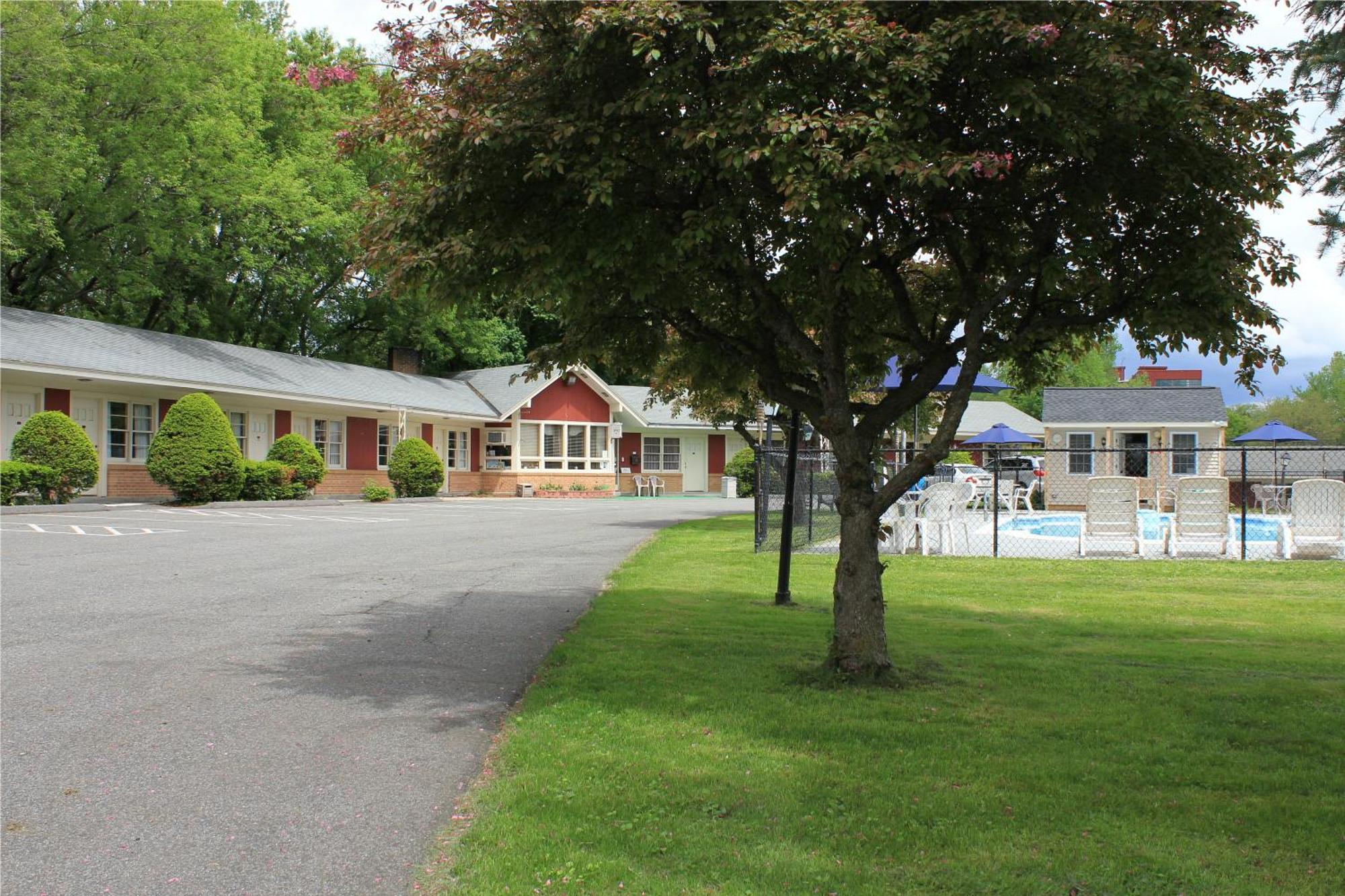 Berkshire Inn Питсфилд Экстерьер фото