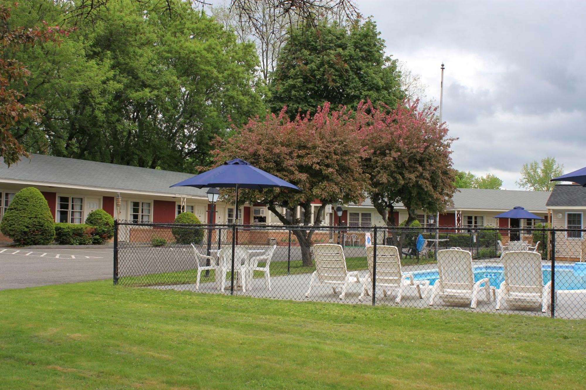 Berkshire Inn Питсфилд Экстерьер фото