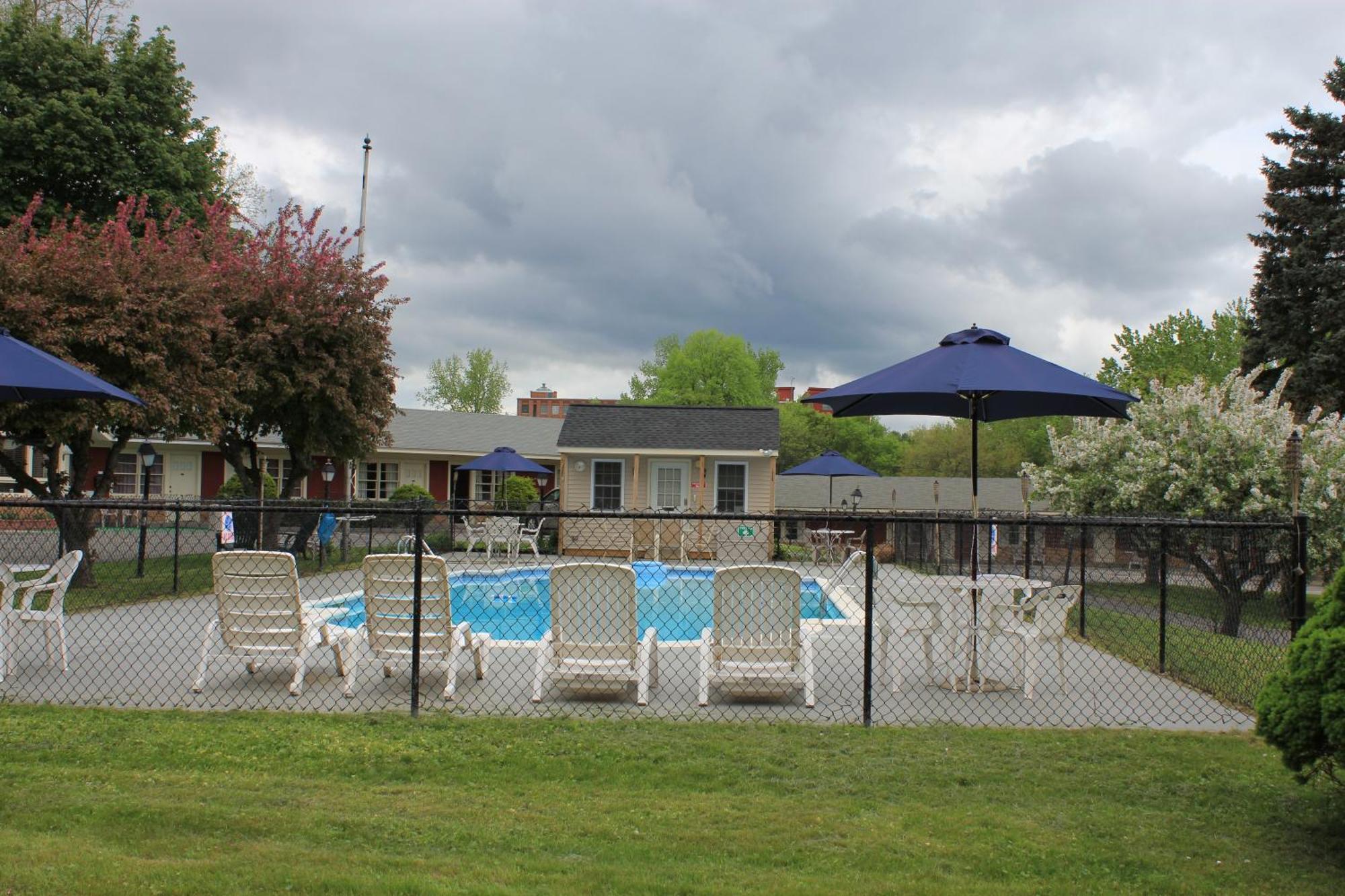 Berkshire Inn Питсфилд Экстерьер фото
