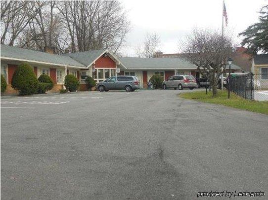 Berkshire Inn Питсфилд Экстерьер фото