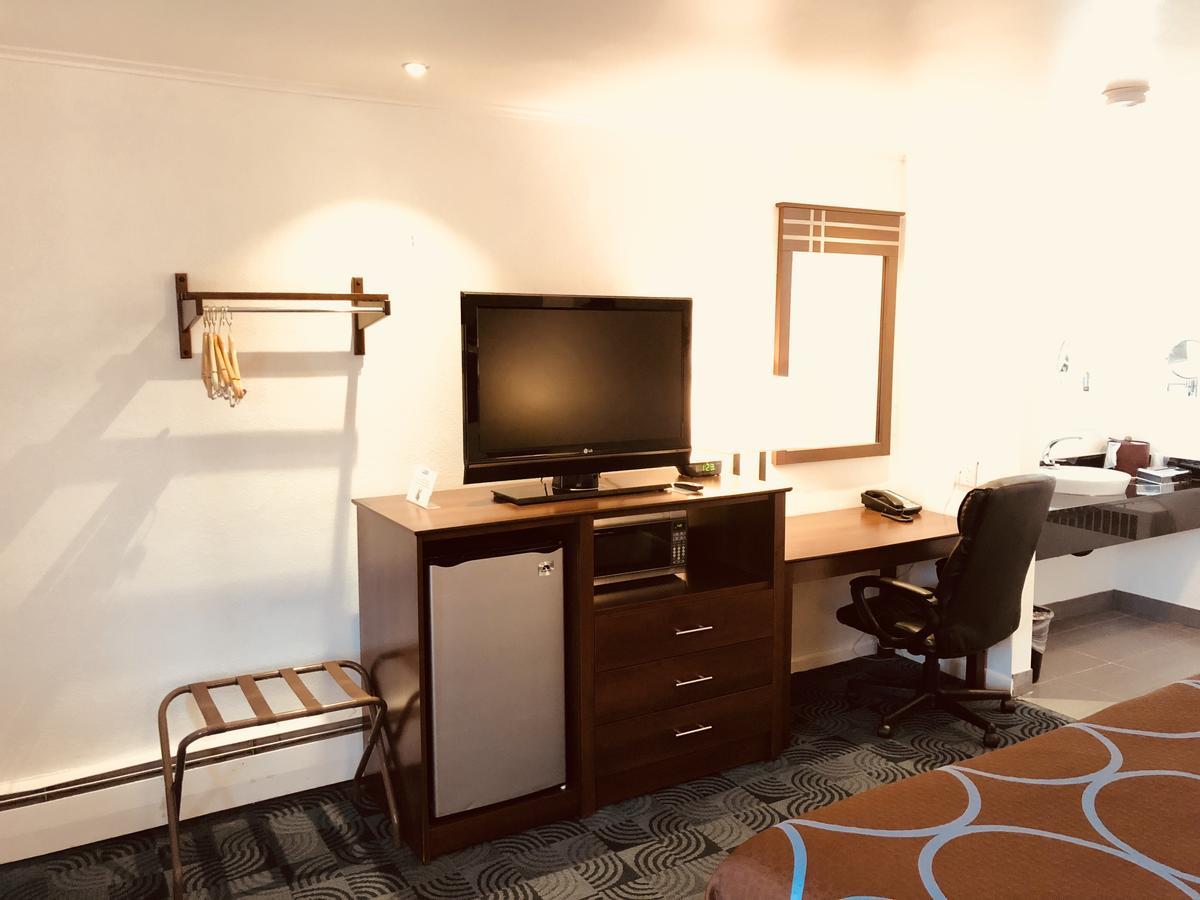 Berkshire Inn Питсфилд Экстерьер фото