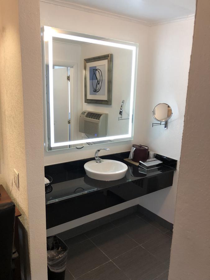 Berkshire Inn Питсфилд Экстерьер фото