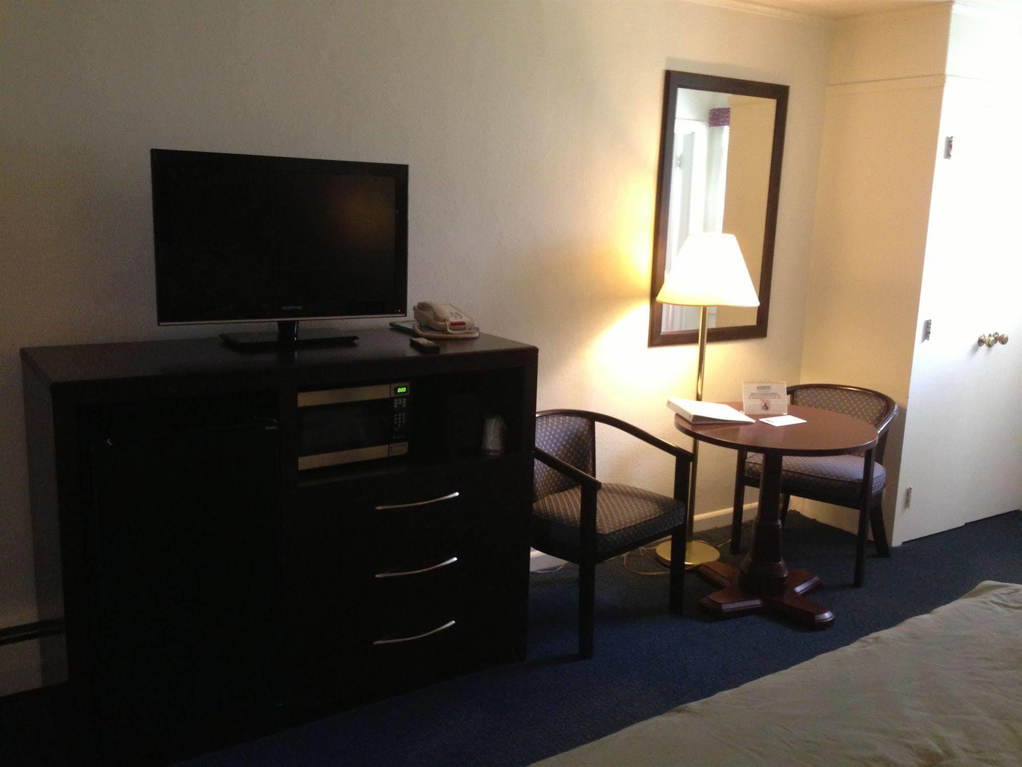 Berkshire Inn Питсфилд Экстерьер фото