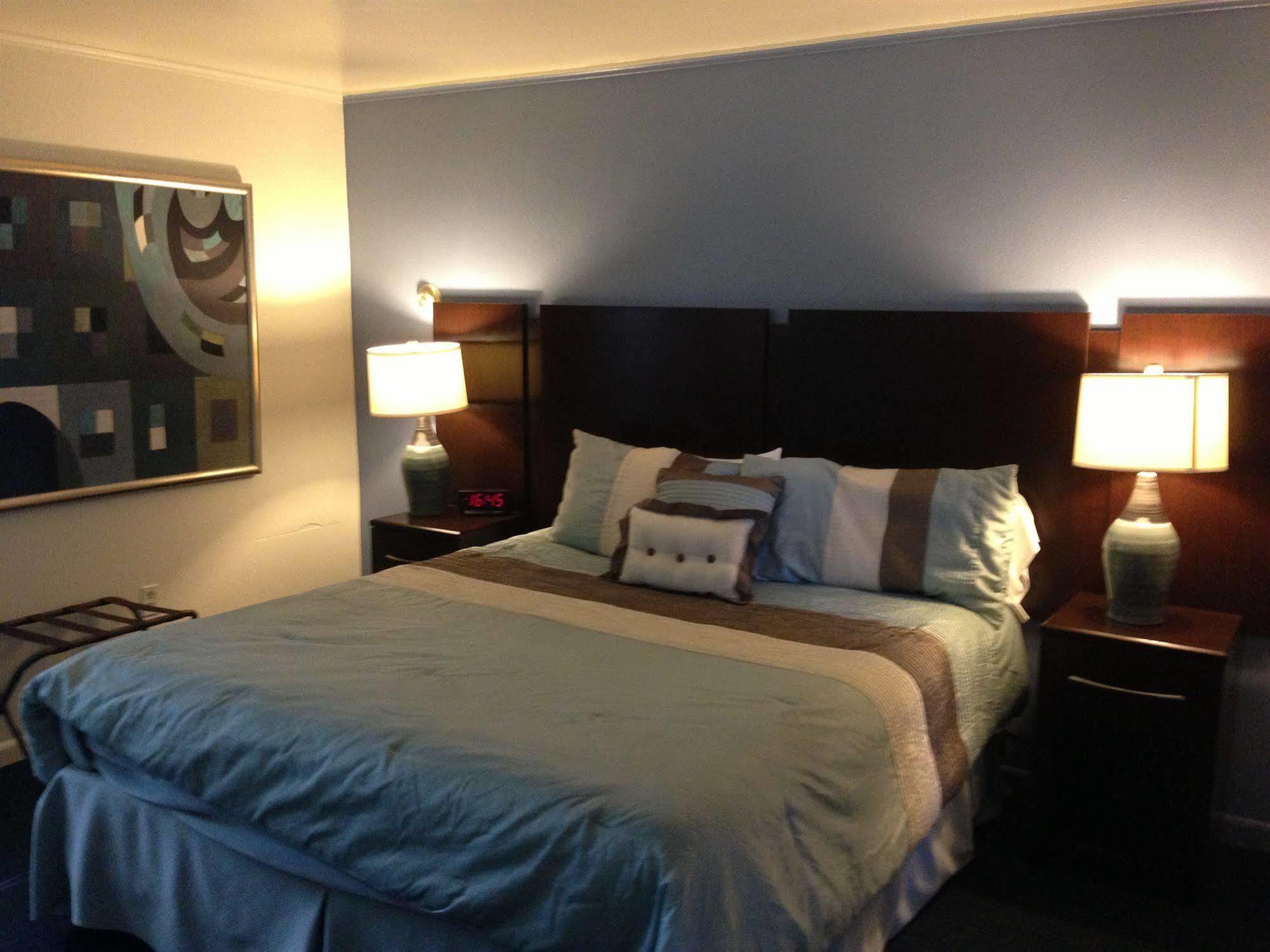 Berkshire Inn Питсфилд Экстерьер фото