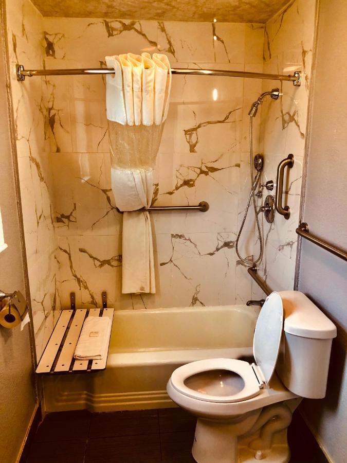 Berkshire Inn Питсфилд Экстерьер фото